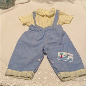 Vintage 2 piece 👕 and pants 👖.